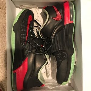 Men’s KD 7 Bad Apple size: 9